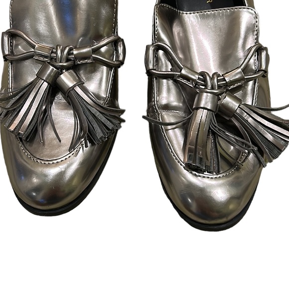 Marc Fisher Envy2 Metallic Silver Pewter Faux Leather Tassel Loafers - 7.5 - Picture 9 of 16